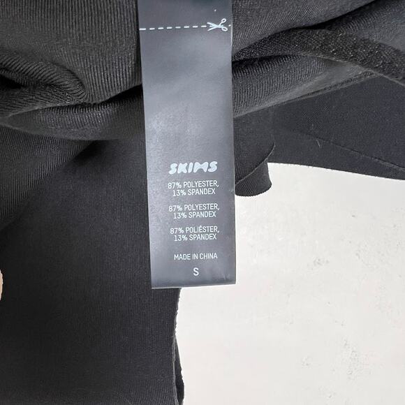 SKIMS rubberized scuba bikini set - Picture 15 of 15